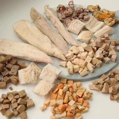 Bsports必一体育-《末班车后,在胶囊旅馆向上司传递微热的夜晚》剧情介绍(图1) b体育