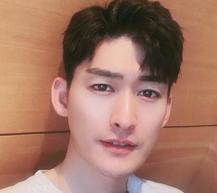 张翰恋爱视察类综艺开播后 郑爽也官宣了 不外粉丝反映大有差别-Bsports必一体育(图6)
张翰恋爱视察类综艺开播后 郑爽也官宣了 不外粉丝反映大有差别-Bsports必一体育(图6)